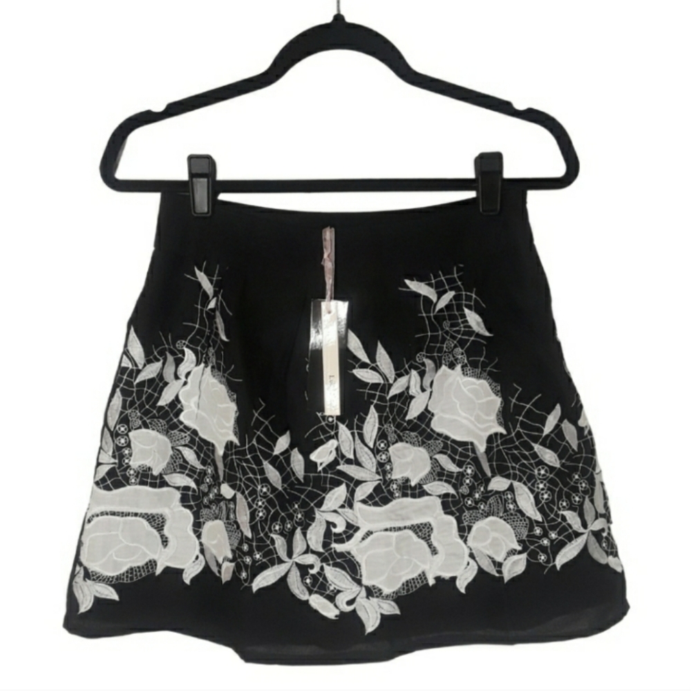 LUCY & CO. White Embroidered Floral Print A-Line Black Skirt Small NWT